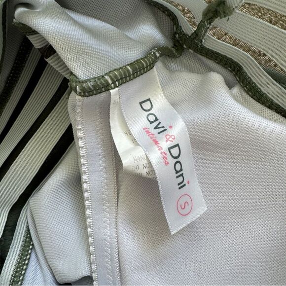 Mesh Cutout Halter Swimsuit S - Sage Green - Picture 7 of 7